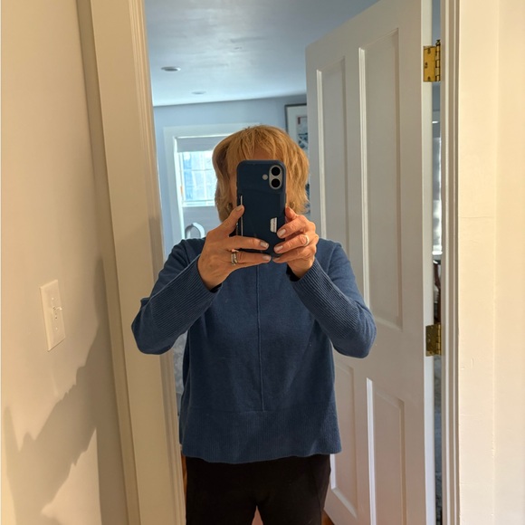 Kinross Women’s Cashmere Sweater - Picture 4 of 4